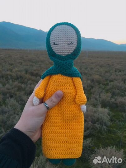Кукла вязаная