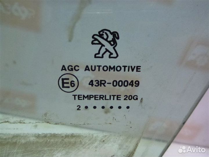 Стекло двери переднее левое Peugeot 408 седан 10F