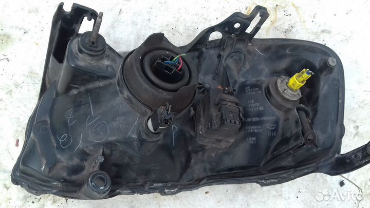 Mazda Tribute фара