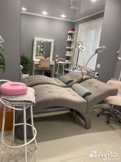 Наращивание ресниц, маникюр, педикюр