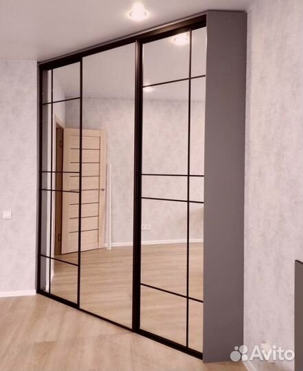 Шкаф с ящиками