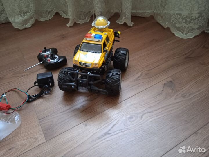 Машинка на пульте управления для ребенка