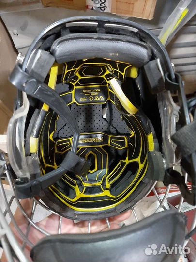 Хоккейный шлем