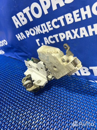 Задний правый замок двери Nissan Almera N16 седан