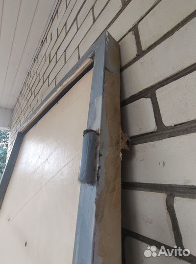 Дверь входная металлическая правая бу