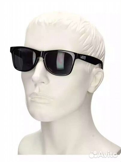 Солнцезащитные очки Vans
