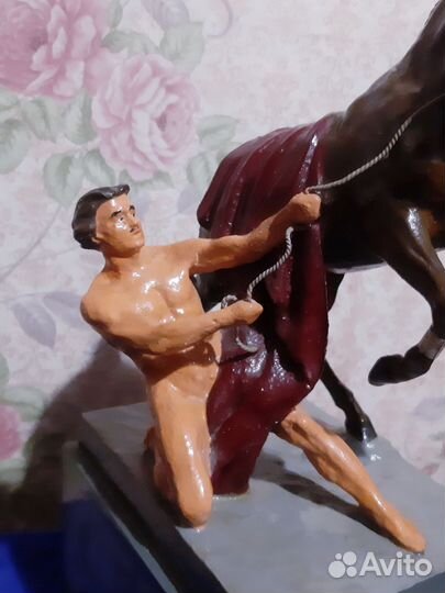 Чугунная статуэтка укрощение коня