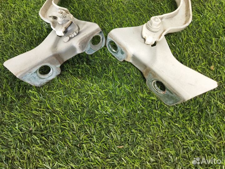 Петли капота на Lincoln Navigator 3 07г