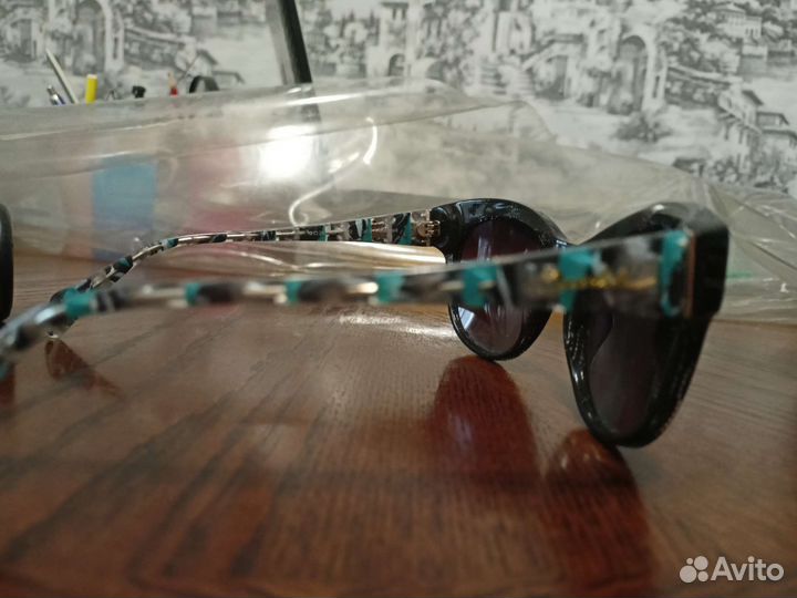 Солнцезащитные очки женские брендовые