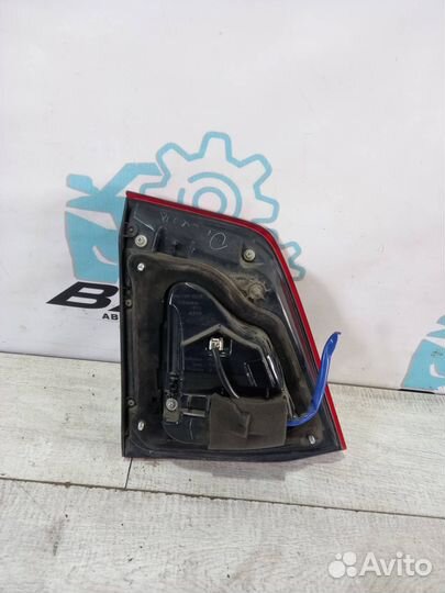 Фонарь задний крышки багажника Toyota Land Cruiser