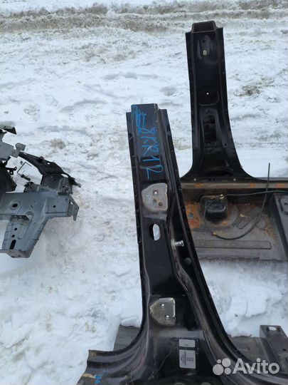 Renault Duster передняя правая стойка Центральная