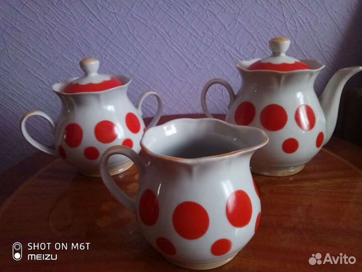 Молочник,сахарница,чайник