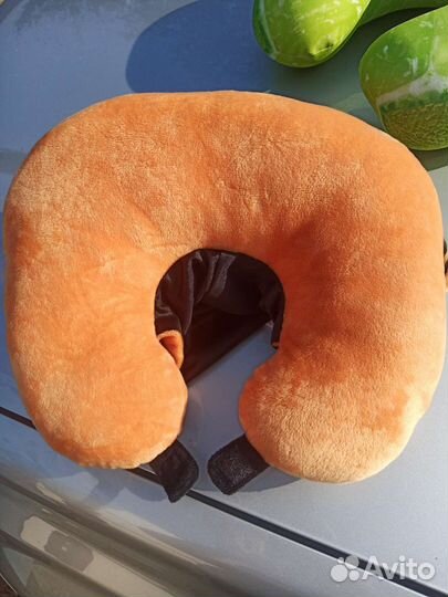 Подушка под шею дорожная детская с капюшоном