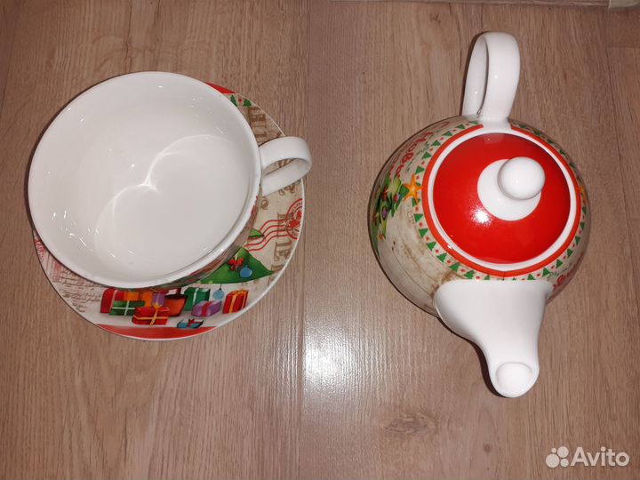 Чайник и чашки