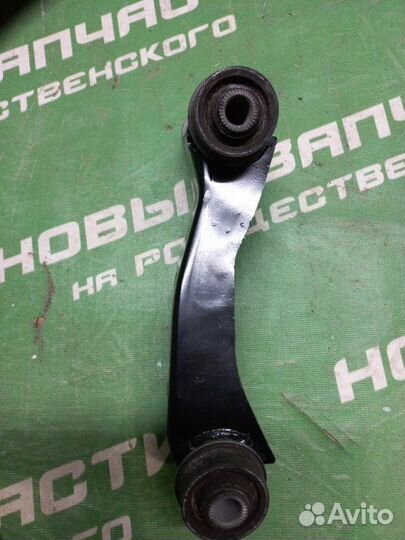 Рычаг подвески верхний Nissan Primera P10 1995