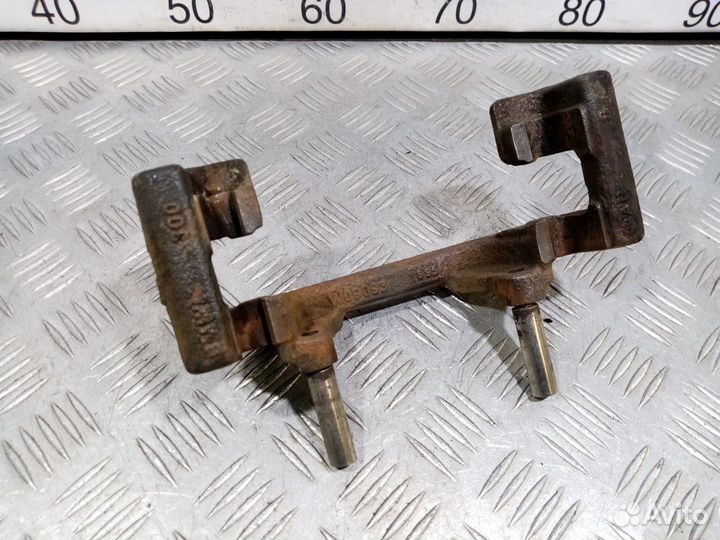 Б/У Скоба суппорта переднего#004