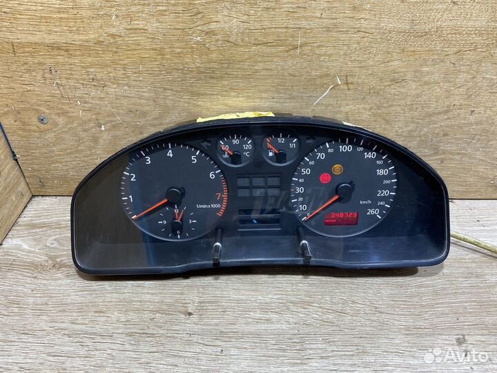 Панель приборов Audi A4 B5 бензин 1121270