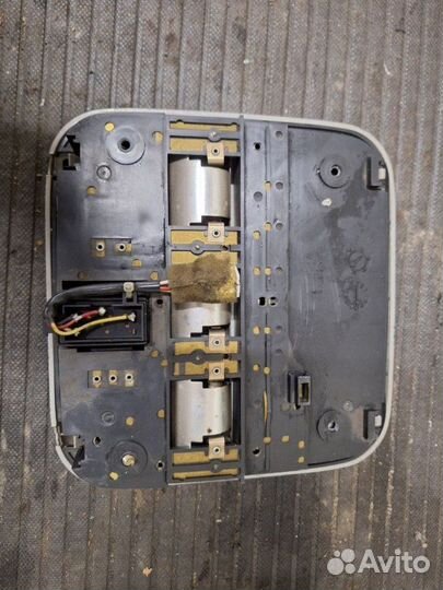 Плафон подсветки салона Nissan Presage U30 YD25