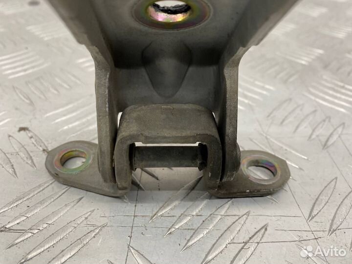 Б/У петля двери передний левый Nissan Teana J31