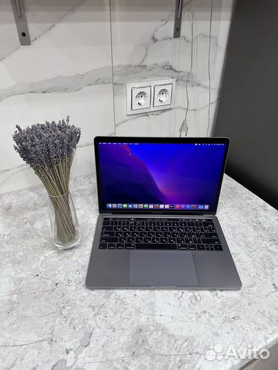 MacBook Pro 13 (2017, четыре порта Thunderbolt 3)