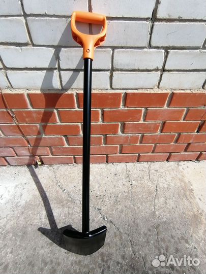 Лопата Fiskars Plantic Terra