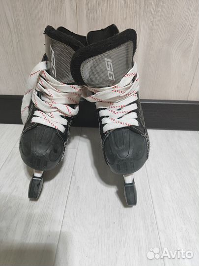 Коньки хоккейные