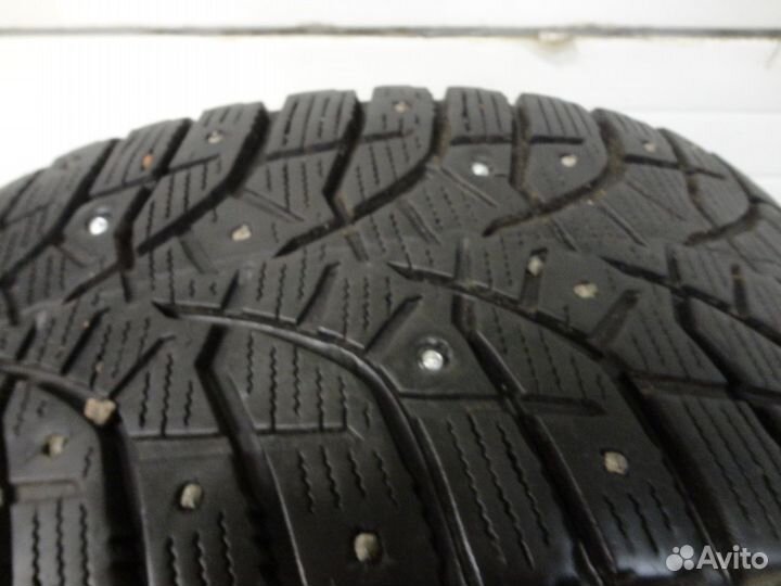 Bridgestone Blizzak Spike-02 215/65 R16