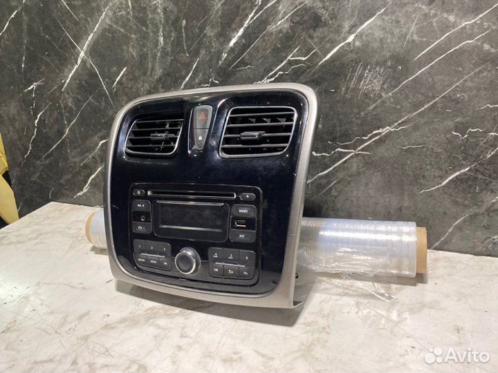 Магнитола Renault Sandero Stepway K4M2842 2017