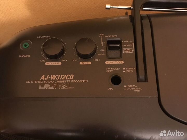 Магнитола akai aj-w312cd