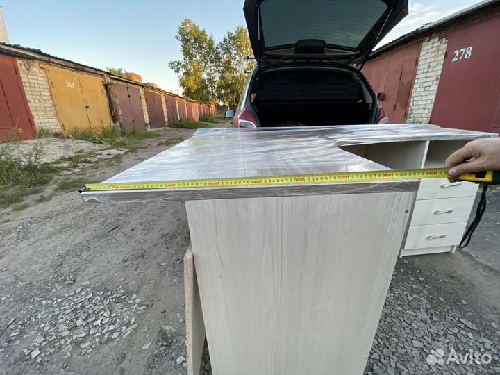 Стол офисный угловой с тумбой