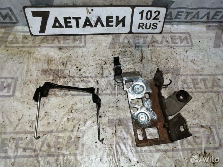 Крепление аккумулятора Nissan Qashqai J10