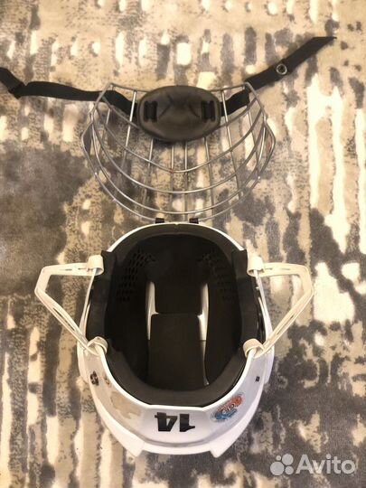 Хоккейный шлем