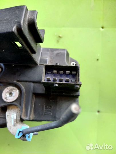 Замок передней левой двери Рено трафик