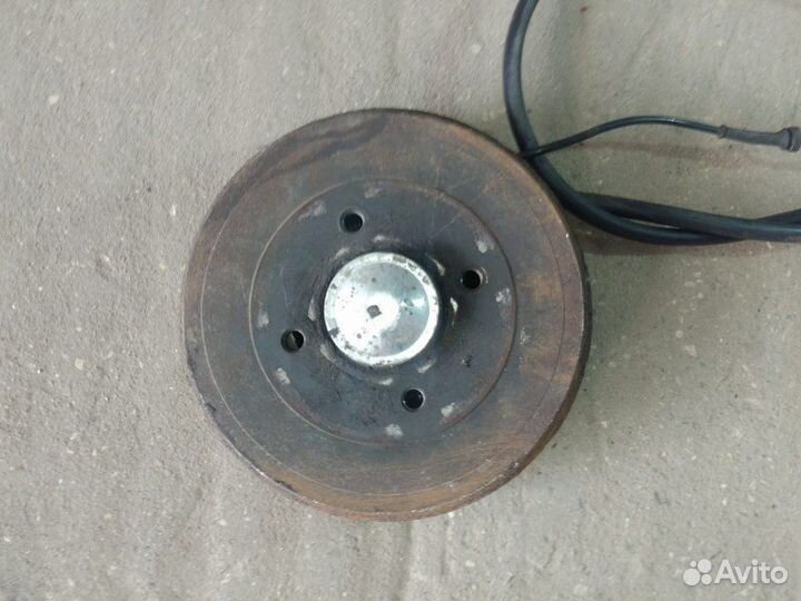 Ступица задняя левая Nissan Micra K12 CR12DE 2009