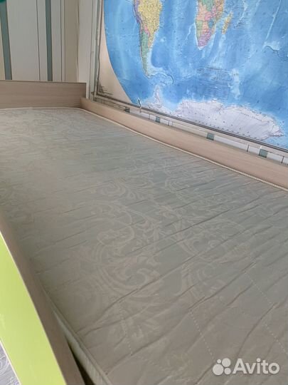 Детская двухъярусная кровать с матрасами