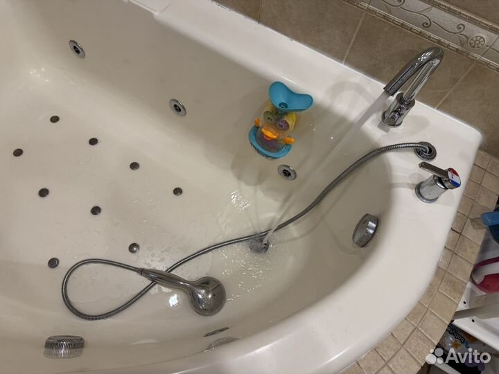 Ванная угловая джакузи