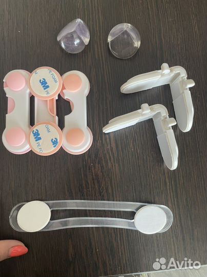 Блокираторы от детей на мебель, ящики, уголки