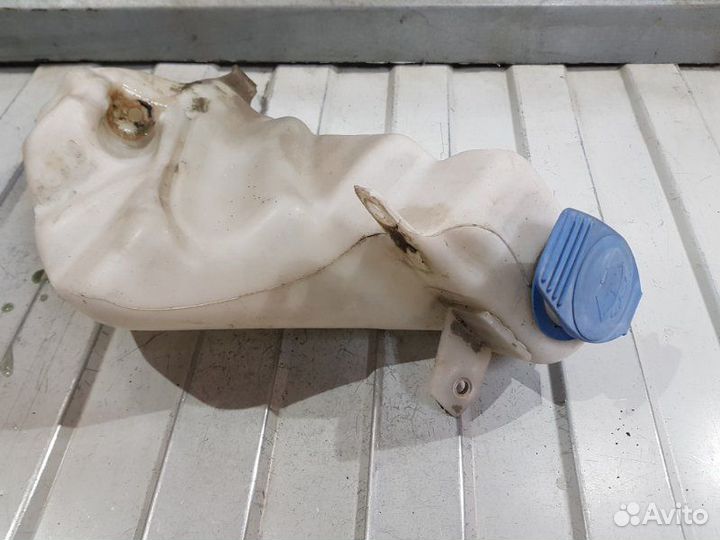 Бачок стеклоомывателя Volkswagen Passat B5 AEB