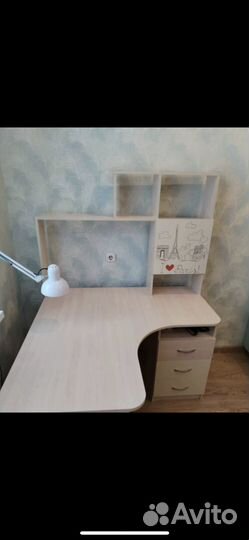 Детский письменный стол