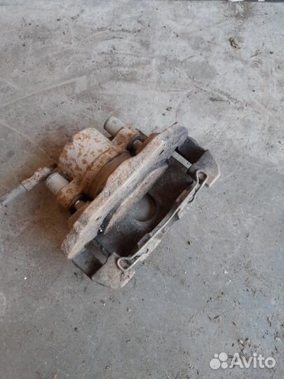 Суппорт передний левый Ford Fusion 2008