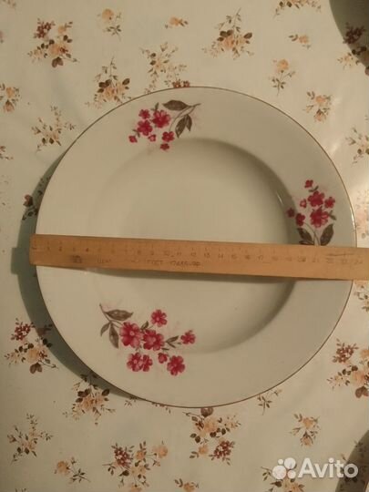 Набор из 4 тарелок, новые