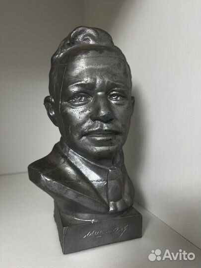 Бюст М. Шолохов
