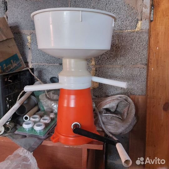 Сепаратор для молока ручной