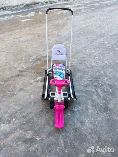 Снегокат с ручкой и колесами