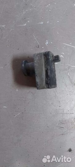 Уплотнитель радиатора на Volkswagen Passat B5