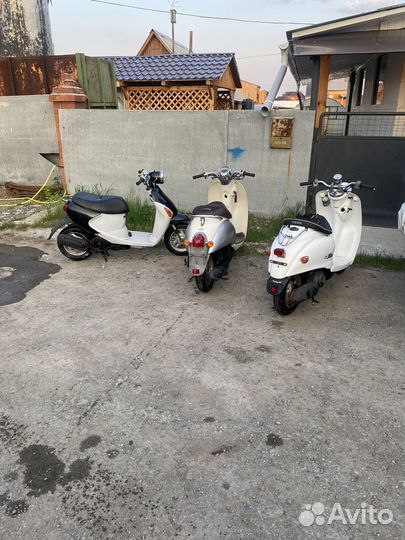 Японский скутер Suzuki lets pallet