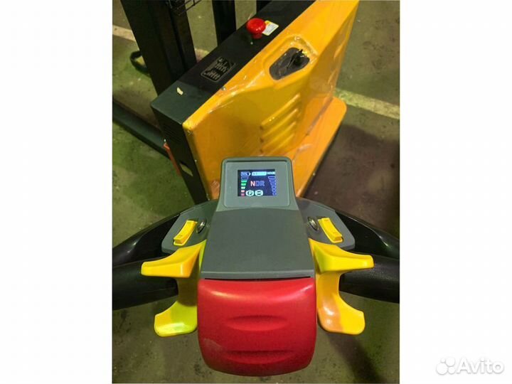 Штабелер электрический самоходный