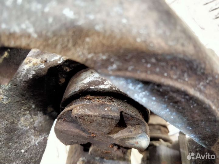 Суппорт задний левый Opel Astra G