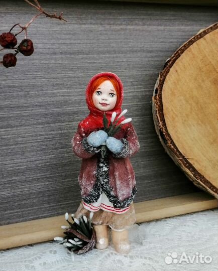 Ватная игрушка Девочка с подснежниками