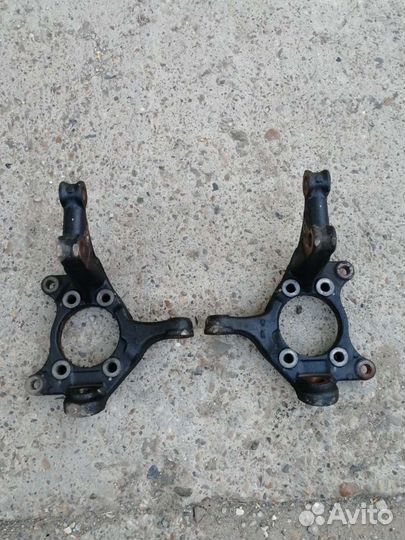 Кулак поворотный передний Corolla E180 Auris E18